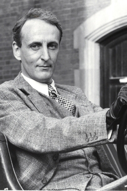 Hugh Fraser in una scena di un episodio di "Poirot"