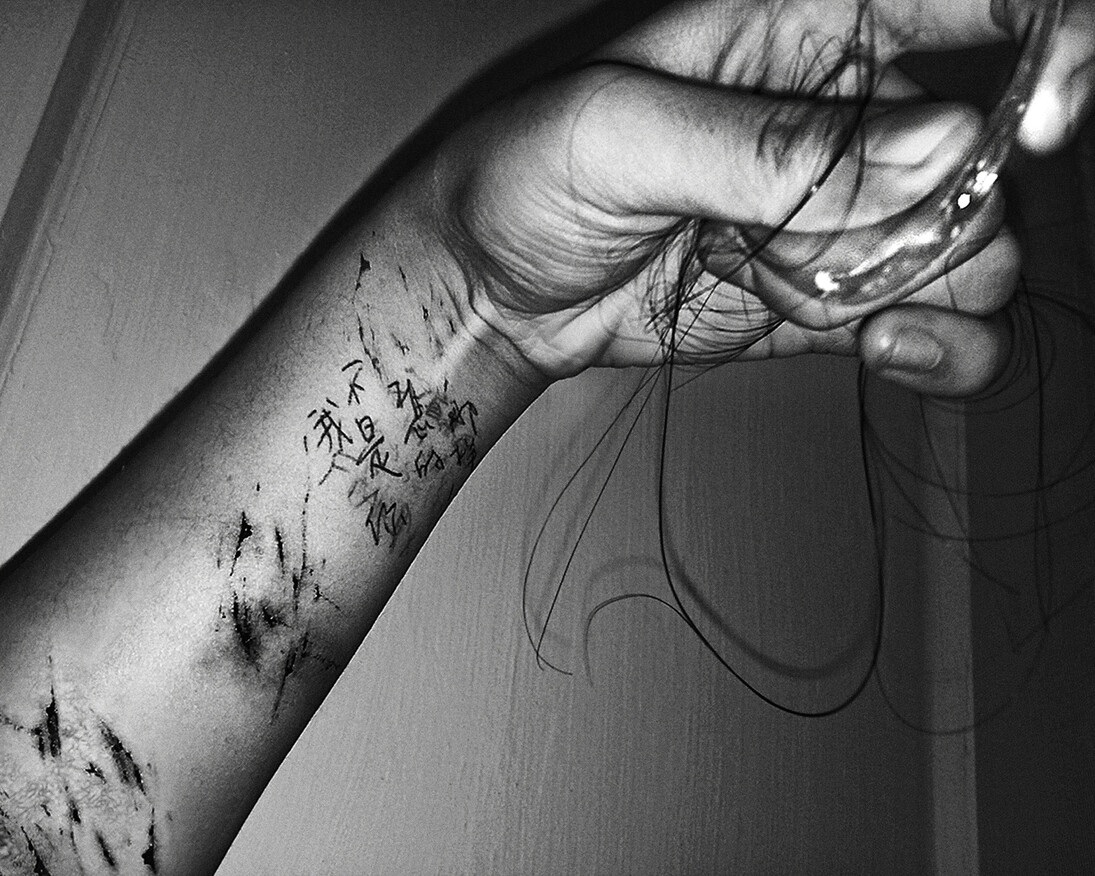 Chen Zhe, The Bearable: Body/Wound #012, 2008. Archival Pigment Print on German Etching Paper 32.4 x 43.2 cm / 12.75 x 17 in.
Copyright Chen Zhe, courtesy the artist and Sadie Coles HQ, London
