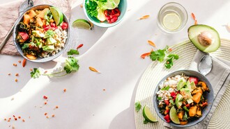 Saladas com ingredientes de baixas calorias