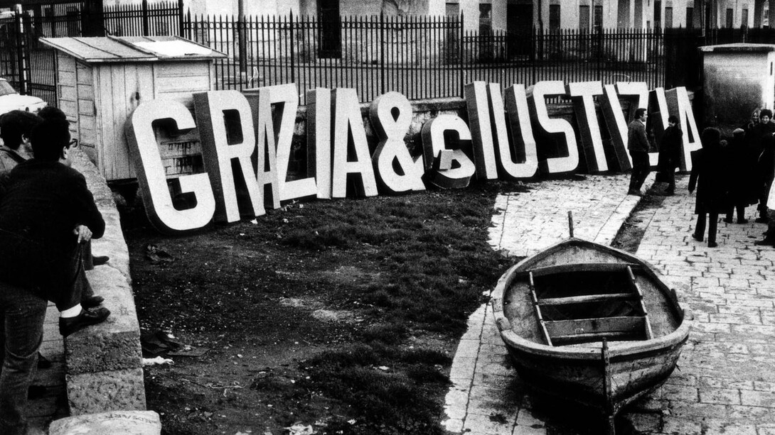 Gianni Pettena, Grazia E Giustizia 3,1968, serie di 8 foto cm 12,7x8,7
