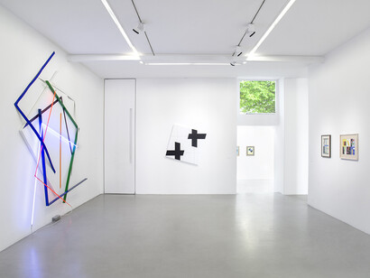 Sophie Taeuber-Arp and François Morellet, Au hasard, exhibition view. Courtesy of Kamel Mennour Gallery