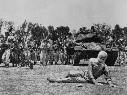 Fotograma del filme de 1951 «The Day the Earth Stood Still», conocido en español como «Ultimátum a la tierra»