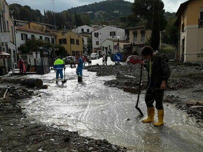 Le strade invase dal fango