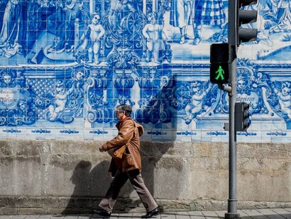 Los azulejos son un elemento característico de algunos edificios de la ciudad
