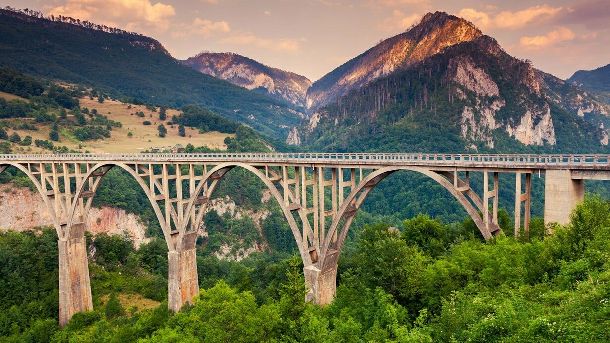 Montenegro. A Ponte do Đurđevića Tara