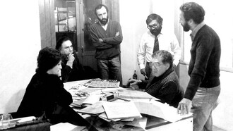 Preparación de «La Jornada» en sus inicios: de pie Humberto Mussachio, Miguel Ángel Granados Chapa y Vicente Rojo; sentados Carmen Lira, Carlos Payán y Gabriel García Márquez