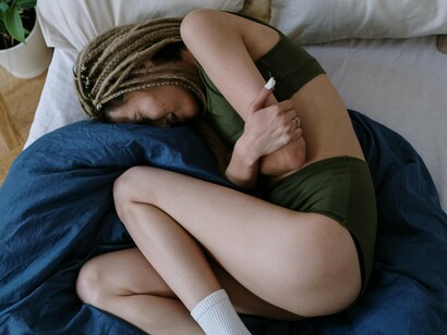 L’importanza di questo libro è nel suo significato, nella scrittura amorevole e pacata di Chiara Briani, nella sua rabdomantica capacità di andare oltre i luoghi comuni della malattia, per restituire dignità e decoro all’essere umano