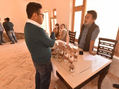 Councillor Stan Chosphel with Thinles Norboo of Ladakh Basket, at Ladakh Vikalp Sangam © Ashish Kothari