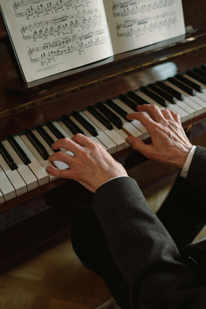 Joseph Goebbels, ministro da Propaganda de Hitler, usou a música para reforçar ideais nazistas, enquanto proibiu gêneros como jazz e composições de origem judia