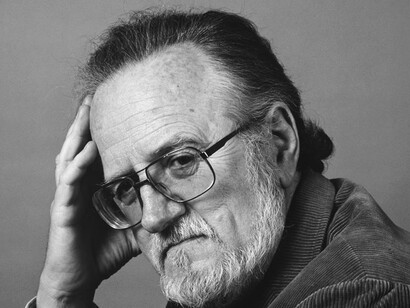 José Donoso, otro protagonista del boom, utilizó su ficción para criticar y cuestionar los mecanismos que definían quiénes pertenecían a este movimiento literario