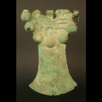 Sonaja

Materiales: Metal

Tardío 0- 500 d.C. Estilo Vicus/Moche.

Medidas: 268 mm de alto