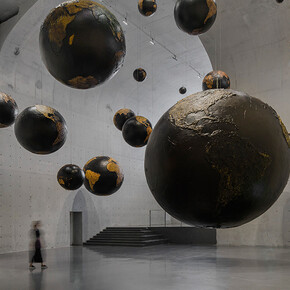 Mark Bradford. Courtesy of Long Museum