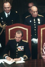El rey Juan Carlos I sanciona la Constitución española de 1978