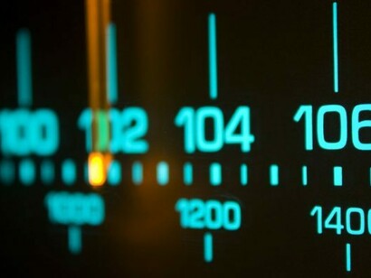 Además de un ahorro anual de unos 25 millones de dólares, las autoridades noruegas señala que la digitalización permitirá a los oyentes tener acceso a un contenido de radio más diverso y pluralista