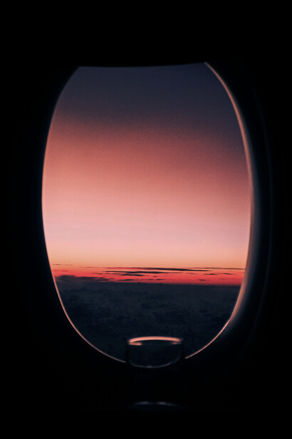 Después de una espera indeterminada, una voz saldrá de la cabina principal. Si está de suerte, puede ser el capitán que lo llevará a su destino. Si está de buen humor, incluso guiará su paseo por las nubes después de despegar