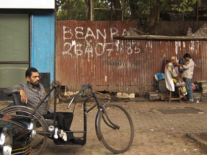 Street Barbershop, Mumbai. From the series Shave 2013