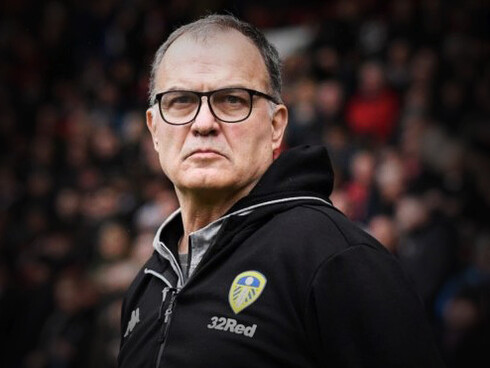 Marcelo Bielsa, director técnico argentino, también promotor de la posición de «falso nueve»