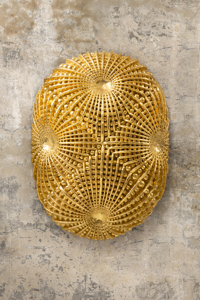 Johan Creten, "New York Glory – Star Burst Cross" - 2015, Gold luster on glazed stoneware, aluminium structure, Approx.: 100 x 75 x 16 cm / 39 1/4 x 29 1/2 x 6 1/4 inches © Johan Creten / ADAGP, Paris & ARS, New York 2015, Courtesy Galerie Perrotin