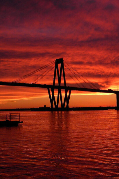 Vista al puente Chaco-Corrientes al atardecer