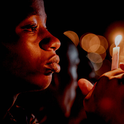 Velas en recuerdo de los asesinados