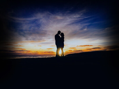 Tópico: lugar común que la retórica antigua convirtió en fórmulas o clichés fijos y admitidos en esquemas formales o conceptuales de que se sirvieron los escritores con frecuencia