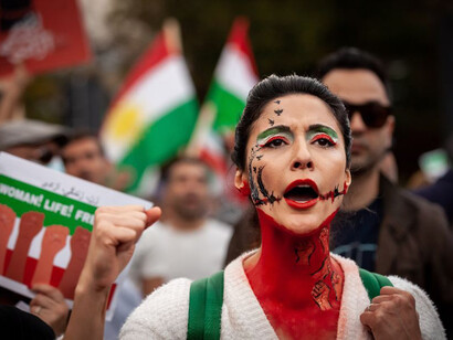 Activistas alrededor del mundo se unieron a las protestas de las mujeres iraníes por sus derechos tras el asesinato de Mahsa Amini