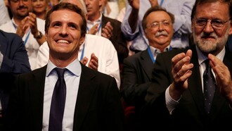 Casado con Rajoy en el Congreso de su entronización como líder del PP