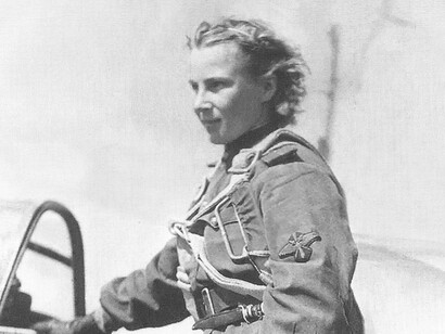 Lidia Litviak (Rosa Blanca de Stalingrado), fue una piloto de caza de la Fuerza Aérea Soviética durante la Segunda Guerra Mundial
