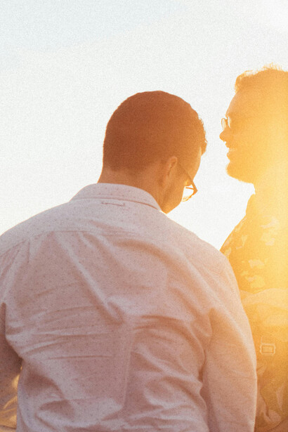 Experiências multiculturais revelam a riqueza das amizades globais, onde compartilhar histórias e sabores nos conecta além das fronteiras