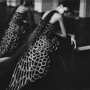 Cathleen Naundorf, My Paradise Bird I, Chanel - Haute Couture Winter 2006 - N°53, 2008, Gelatin silver print, 20 x 24 inches (50 x 60 cm)