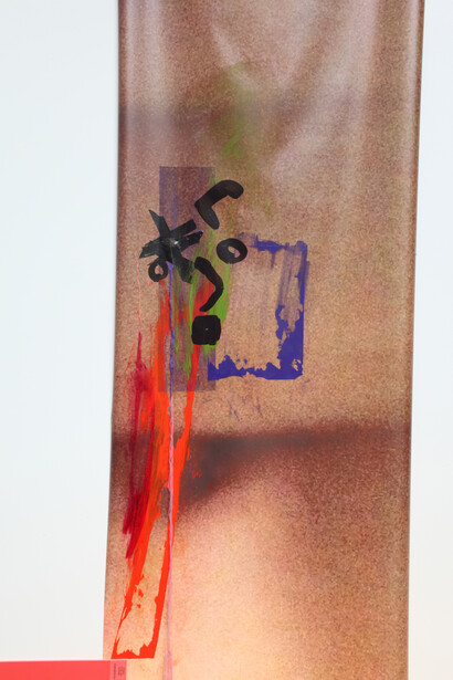 Jessica Stockholder, Palpable Glyphic Rapture (detail), 2014, Vinyl photographic poster, yarn, stone, acrylic paint, plastic attachments, rivets, black tape, 106.5 x 39.5 x 10 cm, Courtesy of the artist and Galerie Nathalie Obadia, Paris/Bruxelles