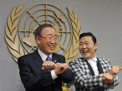 UN Secretary General Ban Ki Moon jokes with the pop star Psy