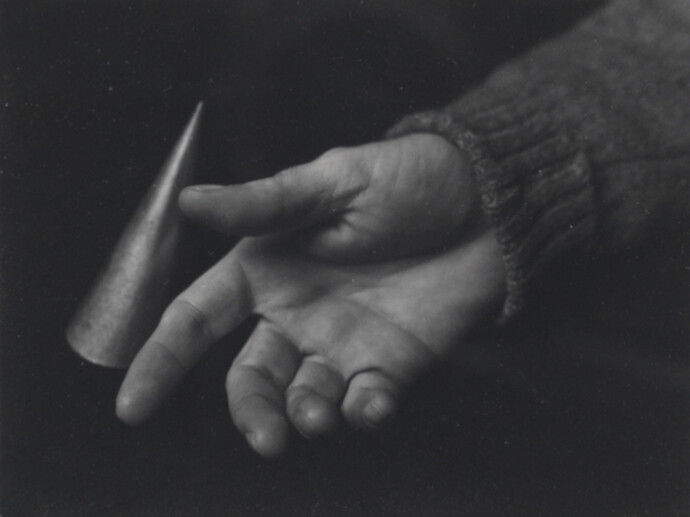 Jan Groover, "Untitled," 1982, vintage gelatin silver print, 5 x 6 inches