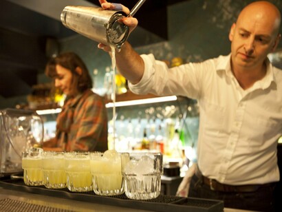 Preparação do dink tradicional peruano, o Pisco Sour. Confesso que após o Ceviche e o Pisco Sour já não tinha tanto apetite para encarar um prato desta natureza à noite. Com muito esforço, por educação e alguns risos amarelos, segui a missão de comer até a metade daquele prato. Obviamente dispensei a sobremesa!