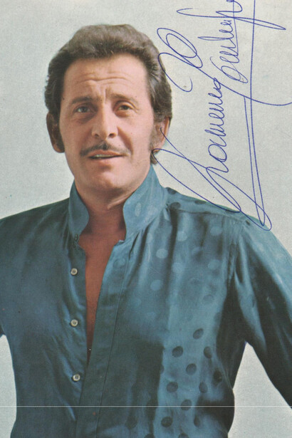 Una foto autografata di Domenico Modugno