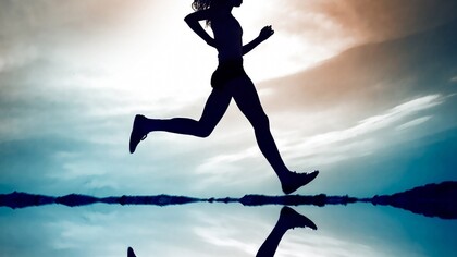 "Runner" reflejada en el agua