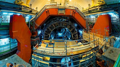 Interior del Gran Colisionador de Hadrones (LHC) en Ginebra, Suiza
