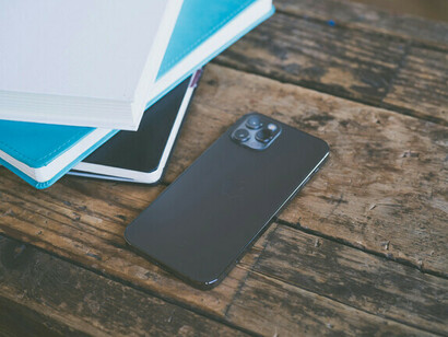 The evolution of AI depends both on the development of algorithms and the advancement of the technological infrastructure that supports them