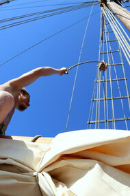 Arriando velas. Foto: Meeting the Odyssey