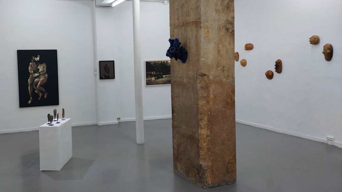 Various artists, Théâtre des possibles. Le masque dans tous ses états, exhibition view. Courtesy of Galerie Dix9