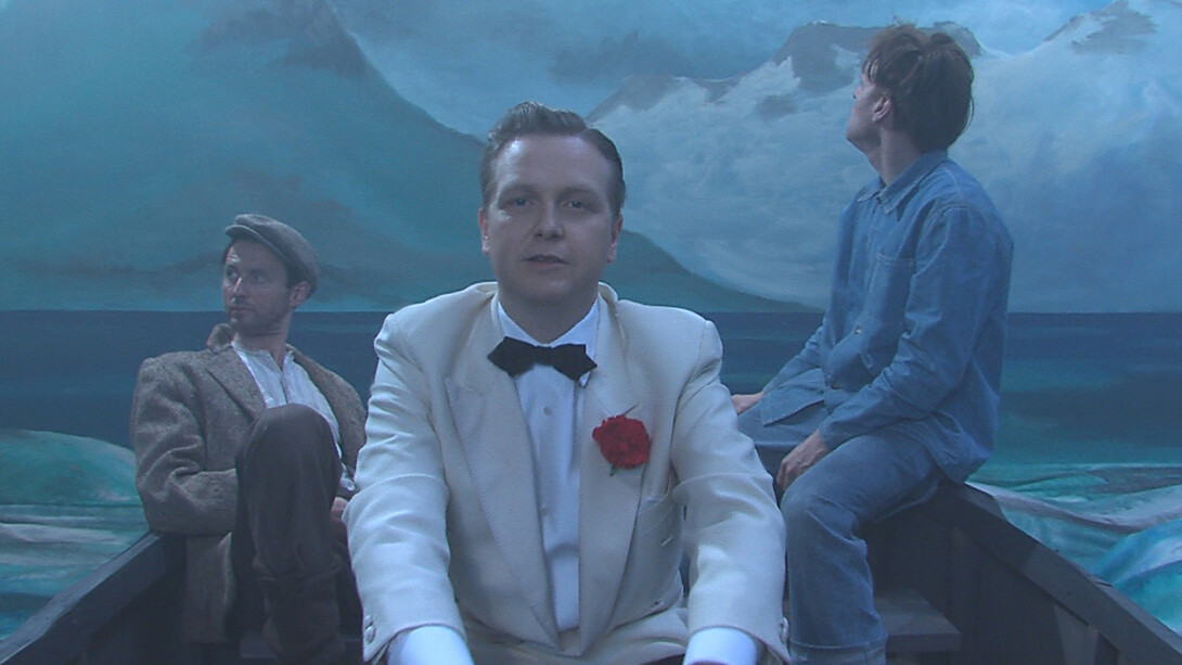 Ragnar Kjartansson, World Light, 2015. Still. Recorded at a perfomance commissioned by Thyssen-Bornemisza Art Contemporary (Vienna). Courtesy of the artist, Luhring
Augustine (New York) & i8 Gallery (Reykjavik)