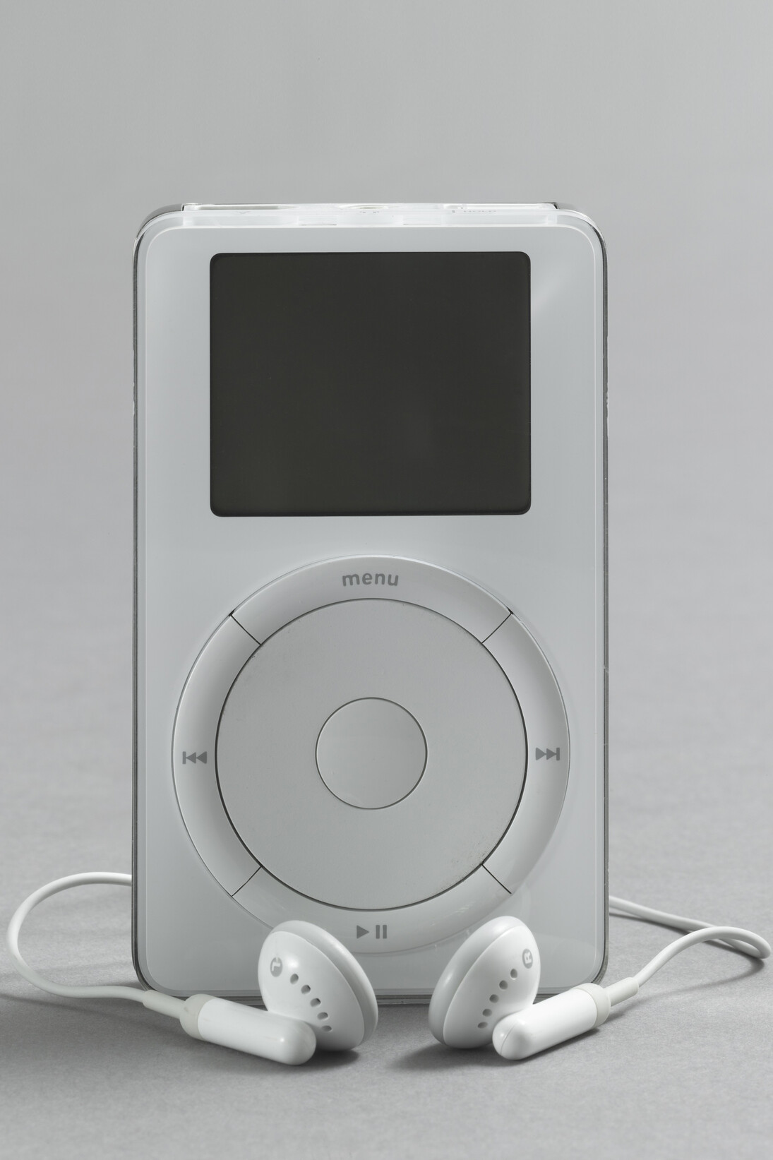 Jonathan Ive, Apple Industrial Design Group. iPod. 2001. Polycarbonate plastic and stainless steel, 4 x 2 1/2 x 7/8″ (10.2 x 6.4 x 2.2 cm). Mfr.: Apple, Inc. The Museum of Modern Art, New York. Gift of the manufacturer
