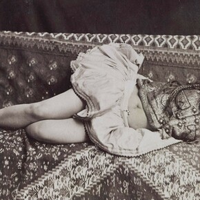 Antoin Sevruguin. Femme allongée sur le côté, Iran, vers 1880-1896. Avec l'aimable autorisation du Musée Rietberg