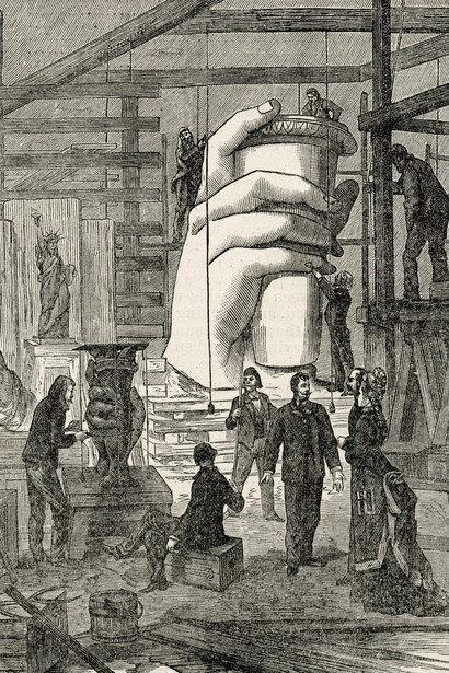 Smeeton (graveur) (d'après un dessin de Claverie et Kauffmann), L'atelier du sculpteur de la Statue de la Liberté pour le port de New York,1876 Estampe publiée dans Illustrated Christian Weekly (détail), 8 juillet 1876. Avec l'aimable autorisation du musée d’Orsay