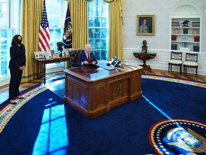 Joe Biden and Kamal Harris in the Oval Office