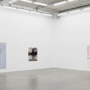 Jean-Baptiste Bernadet, Successo evidente (Hidden tracks), exhibition view. Courtesy of Almine Rech