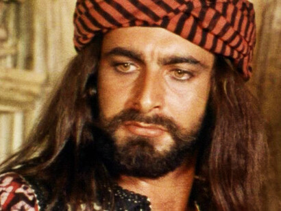 Kabir Bedi (Sandokan) in una scena dello sceneggiato televisivo