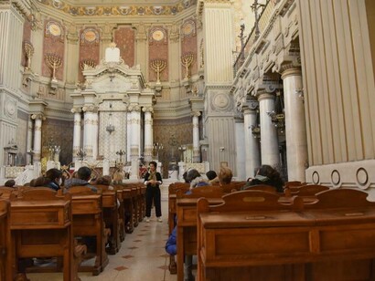 
Museum educator and senior guide Denise R giving a tour of the Great Synagogue of Rome. January 2023