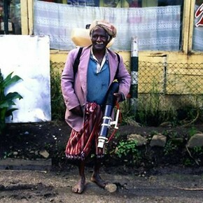 Chemical sprayer, Nuwara Eliya 1994, © Stephen Champion