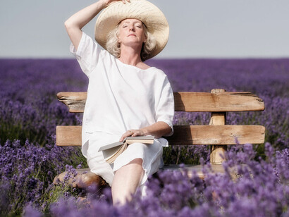 In "soothing" avverti la lentezza del tempo che rende meno tempestosi gli affanni dell’esistenza